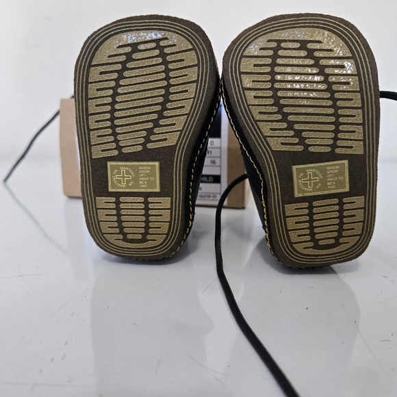 Doc Martens Auburn Newborn Leather Booties - Picture 4 of 4